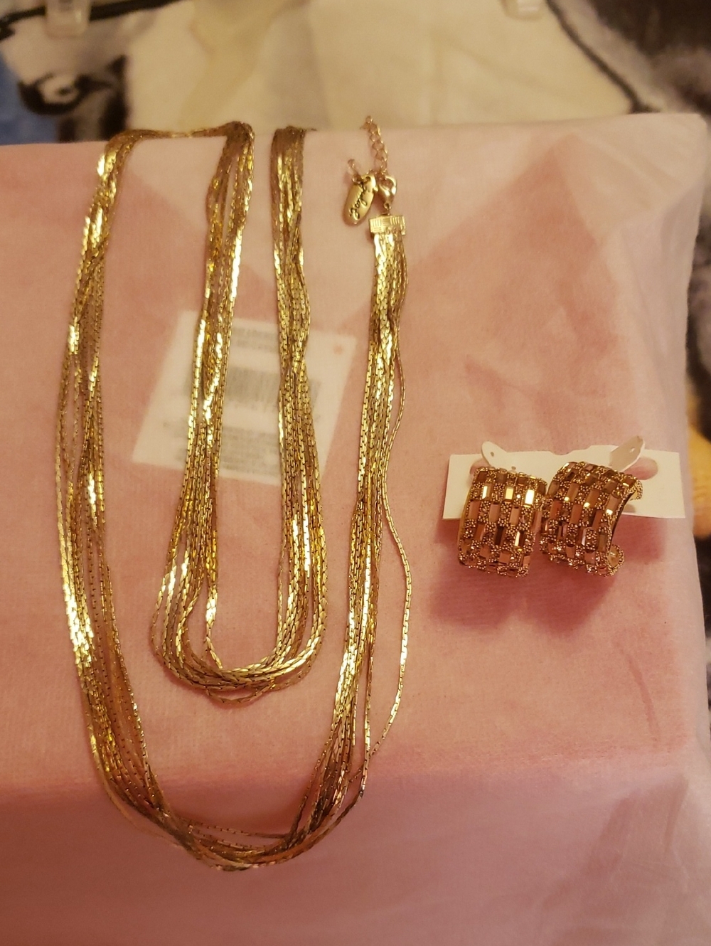 Julia b high shine liquid goldtone Necklace. Goldtone Earrings.